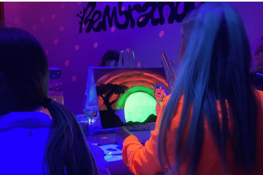 Rotterdam: Paint and Sip in the Dark at Rembrandt van Wine - Group energy: good for friends, family, and solo nights