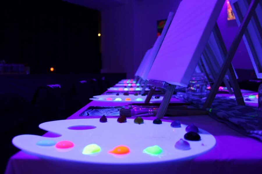 Rotterdam: Paint and Sip in the Dark at Rembrandt van Wine - Taking your neon masterpiece home