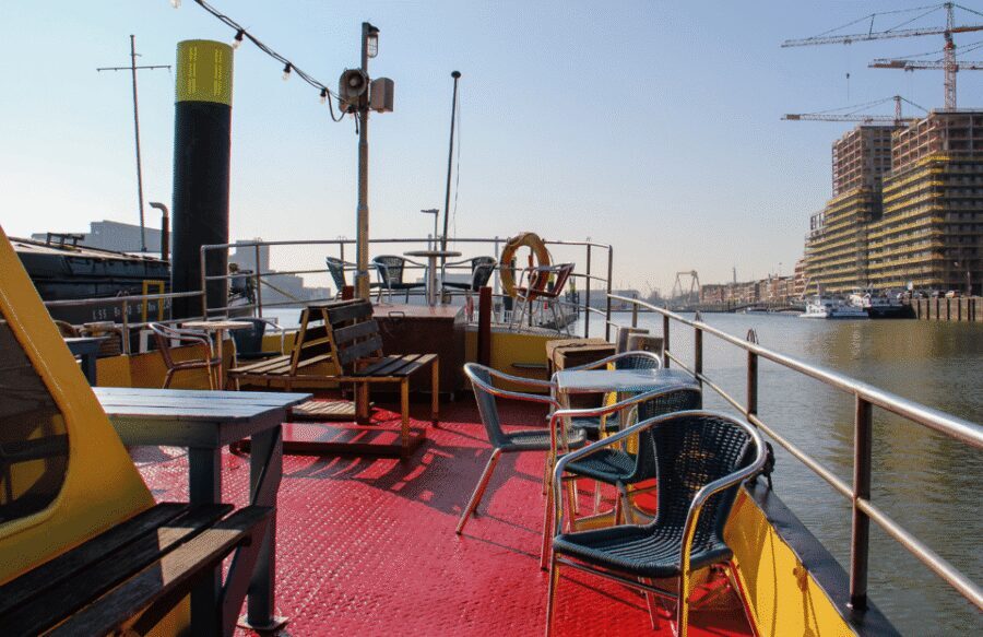 Rotterdam: Pub Cruise with Drinks and Bites - Drinks and Dutch snacks: real included value, not just a sip