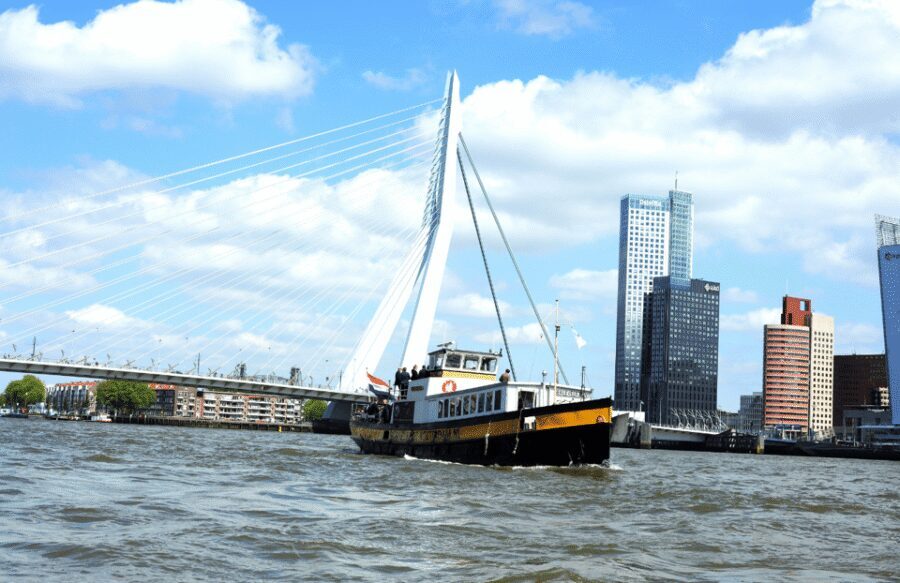 Rotterdam: Pub Cruise with Drinks and Bites - Weather and comfort: rain or shine, but plan your clothes