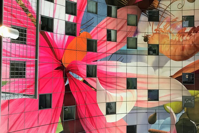 Rotterdam Travel to the Future Walking Tour - Stop 2: Street sculptures and graffiti that tell Rotterdam’s real story