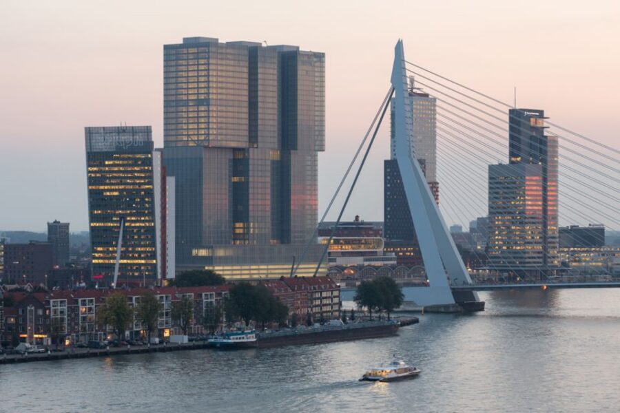 Rotterdam: Wilhelminapier, High-rise & floating architecture - Meet Up: start at Het Nieuwe Luxor Theater (red building)