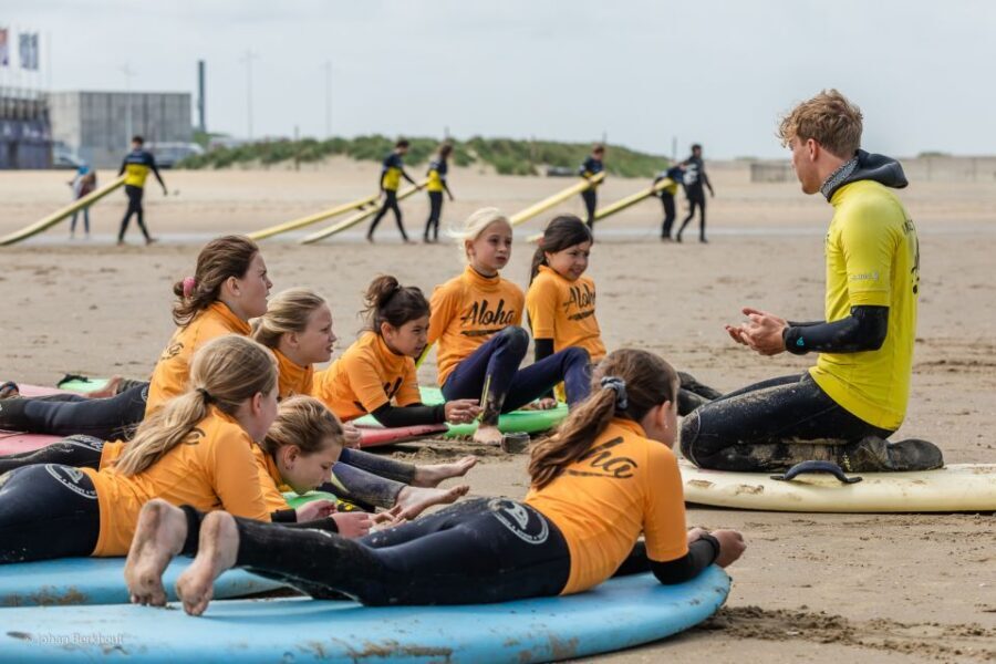 Scheveningen Beach: 1,5-Hour Surf Experience for Adults - Steering left or right: how beginners build confidence fast