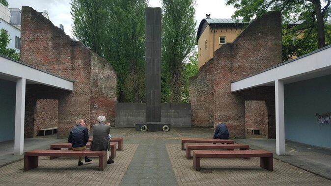 Self-Guided Audio Tour Holocaust Series: The Jewish Quarter - Key highlights if you want the short list