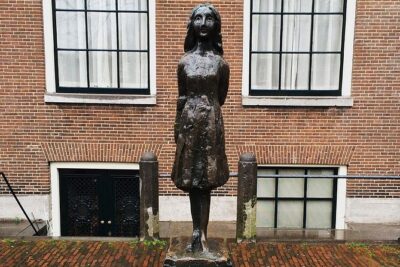 Self-Guided Audio Tour Holocaust Series: The Jewish Quarter - Starting at Verzetsmuseum: setting the tone before the Jewish Quarter story