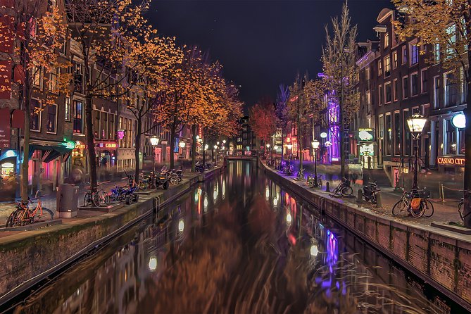 Self-Guided Audio Tour of The Red Light District - Madame Tussauds Amsterdam: pop culture with a city-center setting