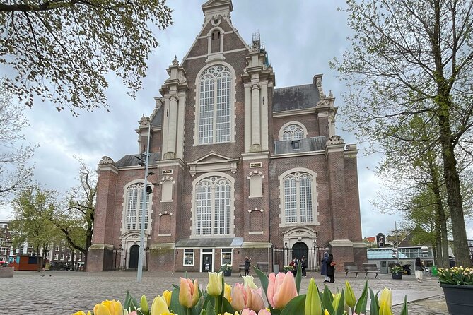Self Guided City Tour in Amsterdam - Amsterdam Tulip - Trivia points and your pacing: why the game format helps