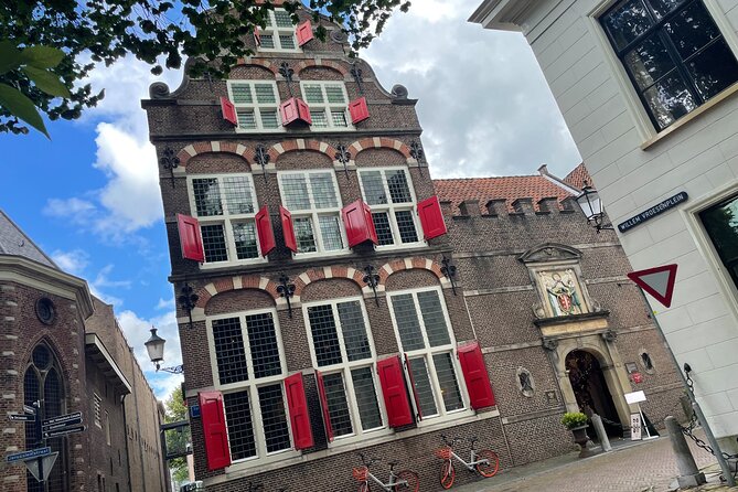 Self-Guided Walking Tour of Gouda: Canals, Colonies, and Cheese - Turfmarkt and Vissteeg: canals that trace how people made money