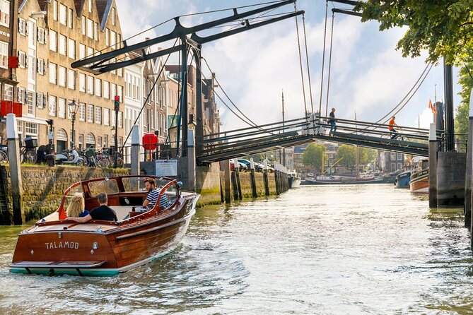 Shared Guided Walking & Boat Tour Through Historical Dordrecht - Grote Kerk and Wolwevershaven: where the skyline meets the trade routes