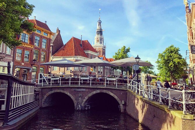 Small Group Alkmaar City Walking Tour <em>English</em> – Quick hits’ /></p>
<ul>
<li><strong>Small-group size (6 max)</strong>: more back-and-forth with your guide</li>
<li><strong>English-speaking guide from Canada</strong>: easy to follow, relaxed explanations</li>
<li><strong>Church monument focus</strong>: you’ll learn why one church is treated as special</li>
<li><strong>Center walking route</strong>: you see the city at human pace, not from a bus window</li>
<li><strong>Practical local tips</strong>: past participants highlight extra advice for other stops</li>
</ul>
<h2 id="why-this-alkmaar-walk-works-so-well">Why this Alkmaar walk works so well</h2>
<p><img width="669" height="446" decoding="async" src=