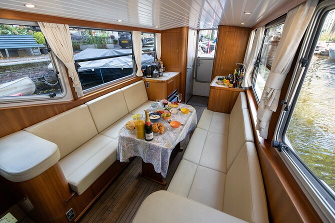 Small Group Boutique All-Inclusive Tour (max 12 p) With Captain - The flexible route: how the canal belt, Jordaan, and Maritime stops work together
