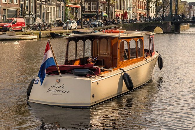 Small-Group Luxury Canal Cruise with Local Skipper - How the small-group setup changes your canal cruise