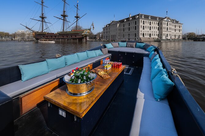 Small-Group Luxury Canal Cruise with Local Skipper - Getting to Singel 250 and starting without stress