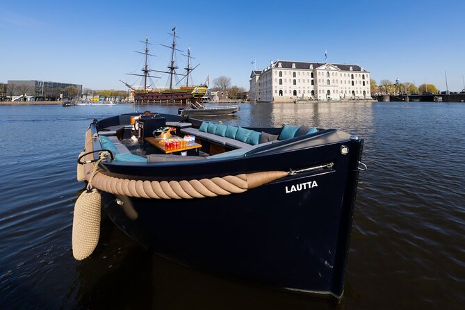 Small-Group Luxury Canal Cruise with Local Skipper - The local skipper touch: why guidance matters on canals
