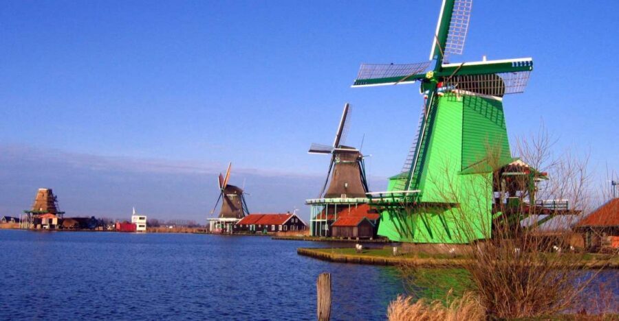Small Group Zaanse Schans & Volendam Tour w/ Hotel Pick up - Zaanse Schans Shopping: What to Buy, What to Skip, and How to Use the Time