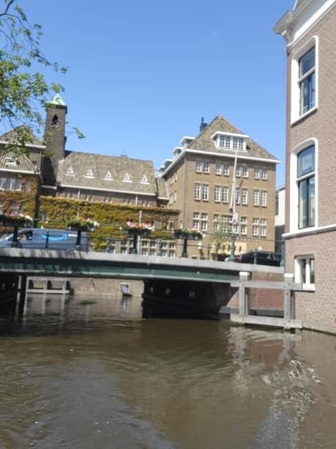 The Hague: Canal Cruise with Live Guide Winter edition - Palace Garden views: why canals change the way you see Den Haag