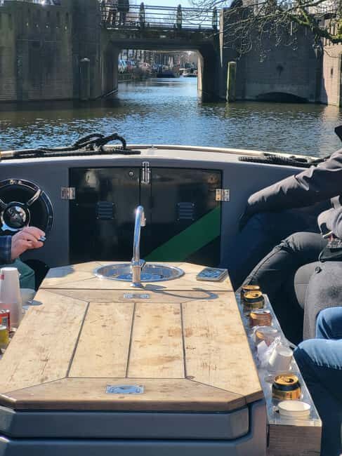 The Hague: Canal Cruise with Live Guide Winter edition - Canal houses + famous residents: the live guide magic