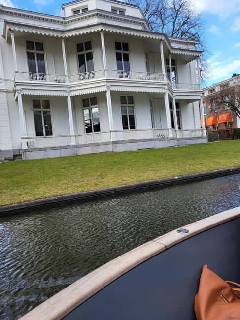 The Hague: Canal Cruise with Live Guide Winter edition - The 75 minutes: what you’ll see as you go