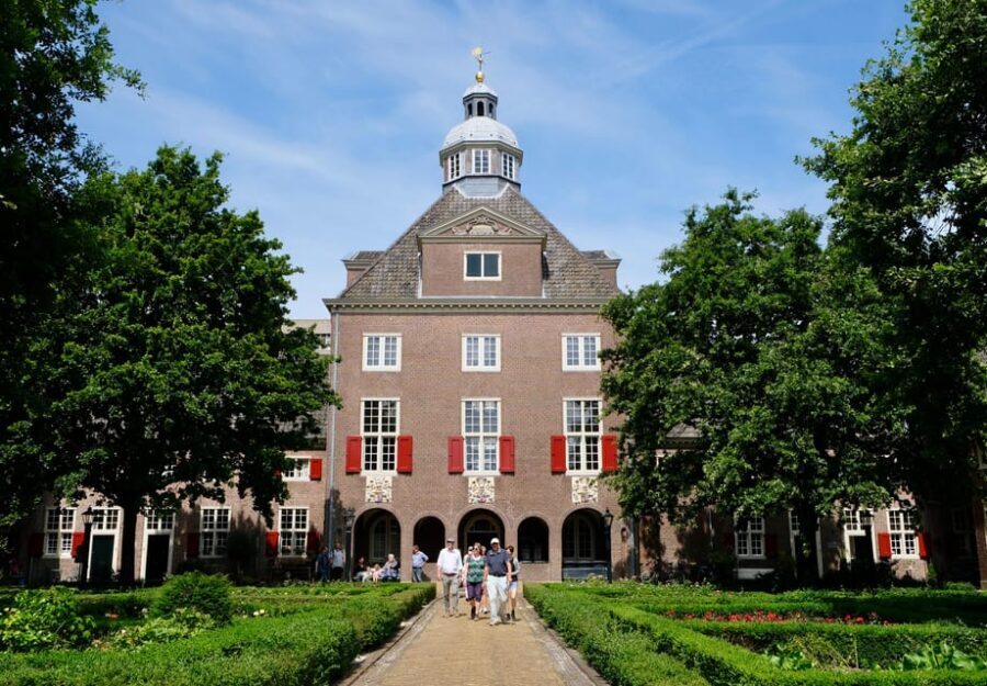 The Hague: Courtyard Walking Tour - The Guide Matters: Stories, Respect, and Real Adaptation