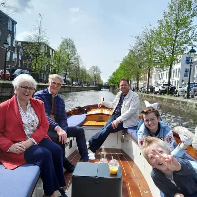 The Hague: individual tickets for an electric boattour! - Key highlights you’ll feel right away