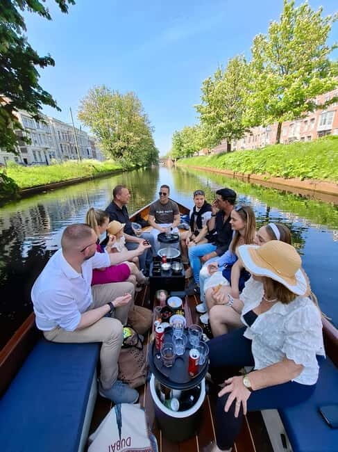 The Hague: individual tickets for an electric boattour! - Your skipper: the secret sauce for a smarter canal tour