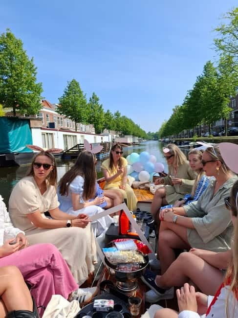 The Hague: individual tickets for an electric boattour! - Meeting at Mauritskade (right by the Hilton)