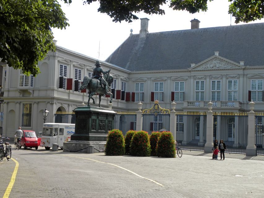 The Hague: Old City Private Walking Tour - Houses of Parliament and the serious administrative buildings