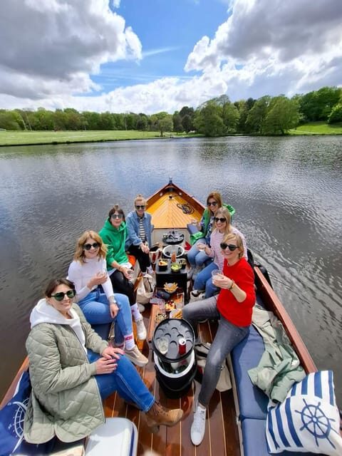 The Hague: Private Boattour up to 10 persons - 100% electric in a city canal zone: why this matters