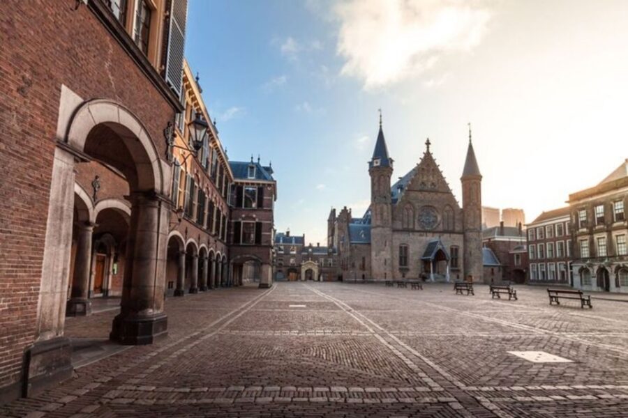 The Hague: Private Custom Walking Tour With A Local Guide - Where to eat: letting the guide point you toward good breaks