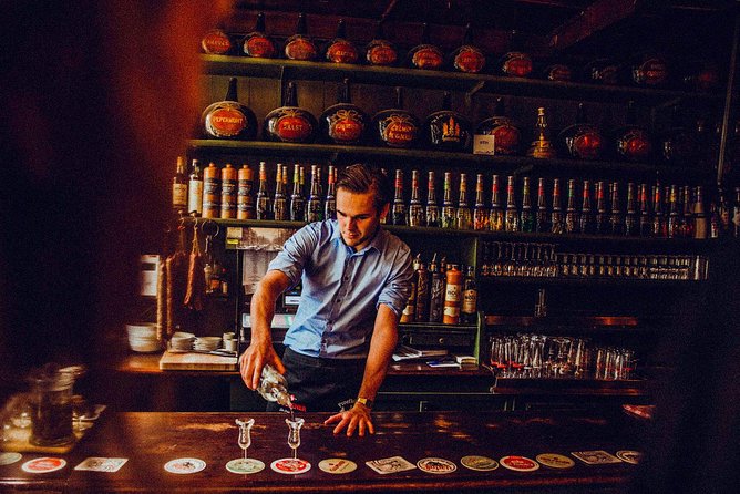 The Ultimate Craft Beer Adventure in Amsterdam! - Stop 3: Singel canal walking break (10 minutes that matter)