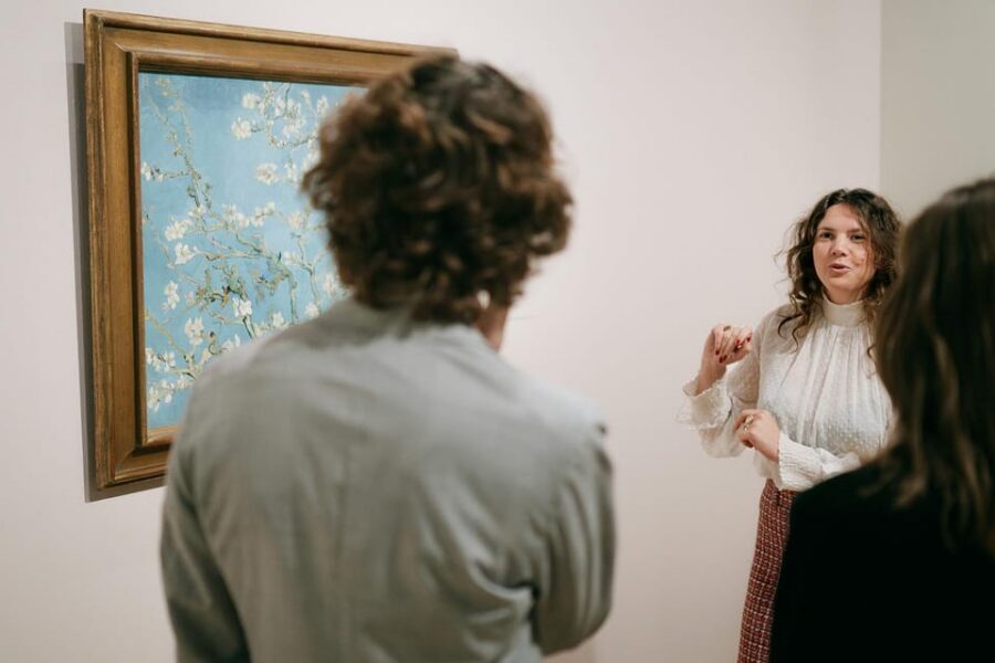 Tour in Spanish: Van Gogh Museum Private Tour - Spanish-led art history: getting more from each painting