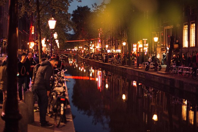 Treasures of Amsterdam: Coffeeshops & Red Light District Private Tour - Guides make or break this kind of tour