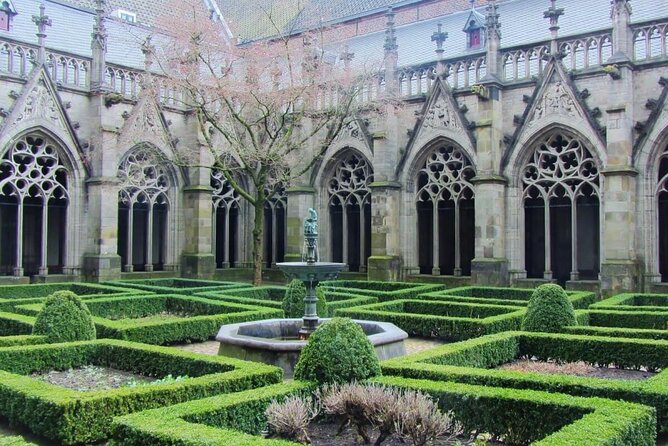 Utrecht 2-Hour Walking Tour | Discover The City With A Local - Paushuize and Adrian: Utrecht’s One-of-a-Kind Pope Story