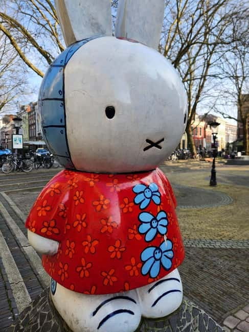 Utrecht: Family-Friendly Walking Tour with Guide - Key highlights that make this tour work for families