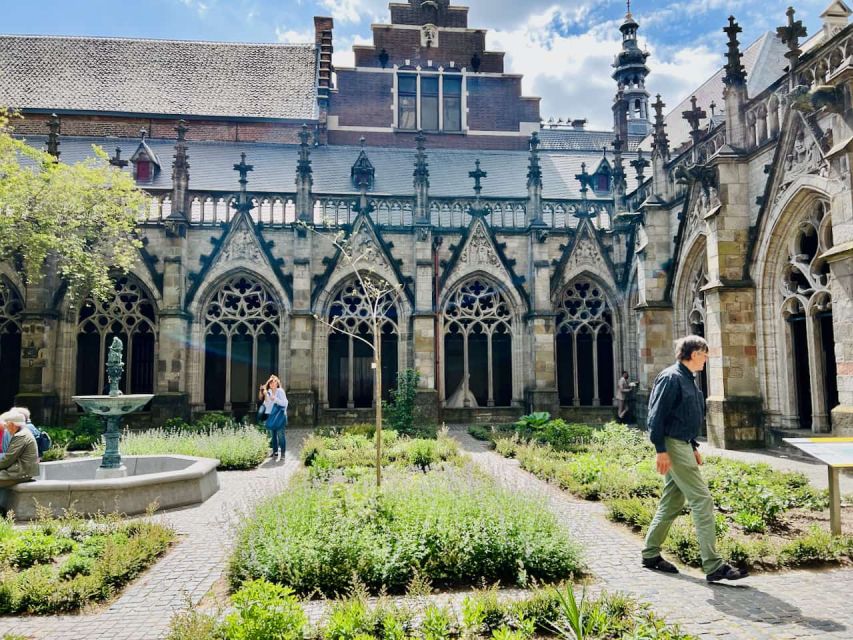 Utrecht: Highlights and Secrets with a Walking Tour - Lucy’s Tour Style: Adaptable, Warm, and Answer-Ready