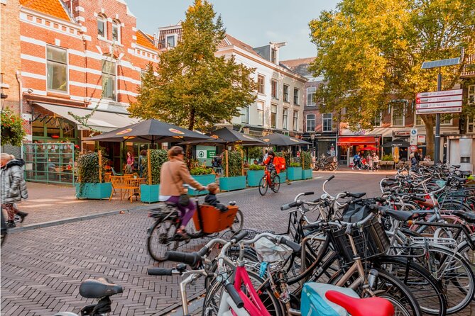 Utrecht Old Town: Medieval Monster Hunt & Walking Tour - Inside the itinerary: clue-to-clue stops before Centraal Museum