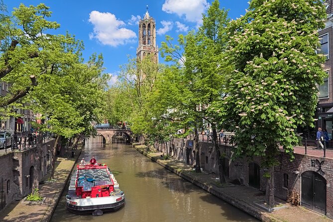 Utrecht Old Town: Medieval Monster Hunt & Walking Tour - App-only vs. a real guide: where this works and where it bites