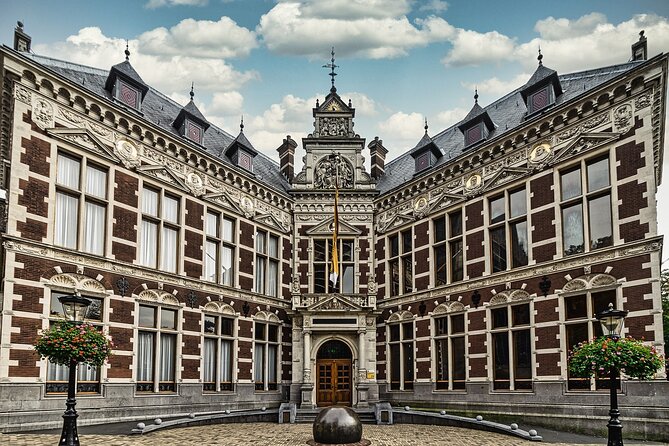 Utrecht Private Walking Tour With A Professional Guide - Utrecht makes sense with a guide (and a short route)