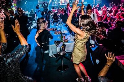 VEGAS Dazzling Variety Dinner Show in Amsterdam - The VEGAS variety show: music, magic, dancers, and acrobatics