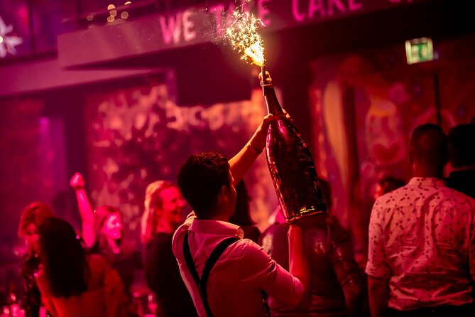 VEGAS Dazzling Variety Dinner Show in Amsterdam - Who should book this (and who might not love it)