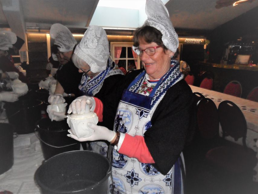 Volendam: 2.5-Hour Cheesemaking Workshop & Clog Making Tour - Taking your homemade cheese home: how to avoid the most common disappointment