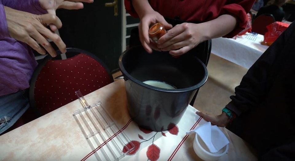 Volendam: 2.5-Hour Cheesemaking Workshop & Clog Making Tour - Languages, group format, and what the price actually buys you