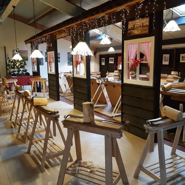 Volendam: 2-Hour Clogmaking Workshop and Cheese Tour - From Milk to Gouda: How the Cheese Tour Works After Clogmaking
