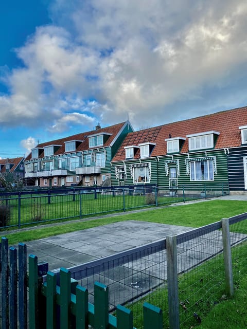 Volendam: Bike Rental including Highlights-Routes - Cheese Farm Stop: Cuddle Cows and Taste Your Way Through the Day