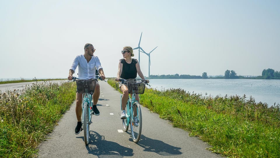 Volendam: Bike Rental including Highlights-Routes - Cycling Rules That Keep the Day Comfortable (and Safe)