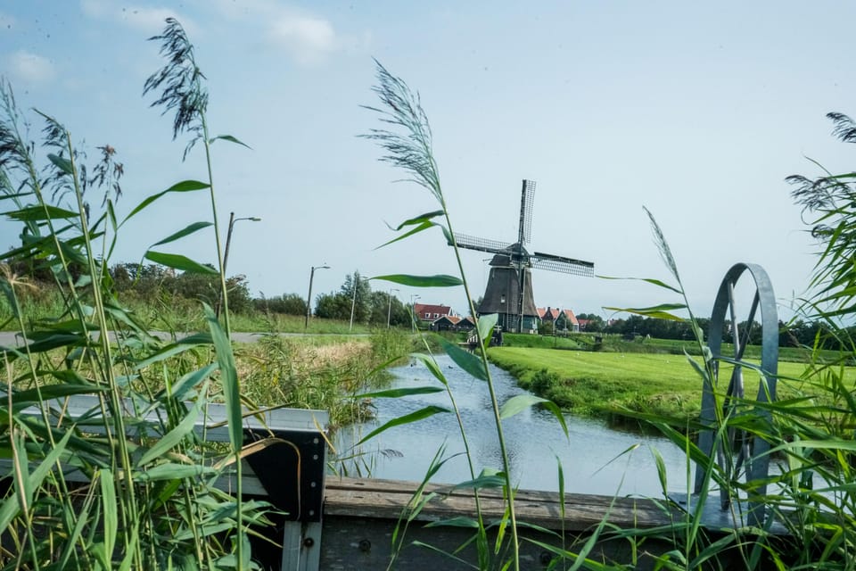 Volendam: E-Bike Rental including Highlights-Routes - The 10 km Dike Ride: When You Want Big Water Views on Two Wheels