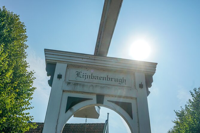 Volendam: E-bike rental with suggested countryside- and fisherman village route - Edam in about an hour: canals, narrow alleys, and cheese-market energy