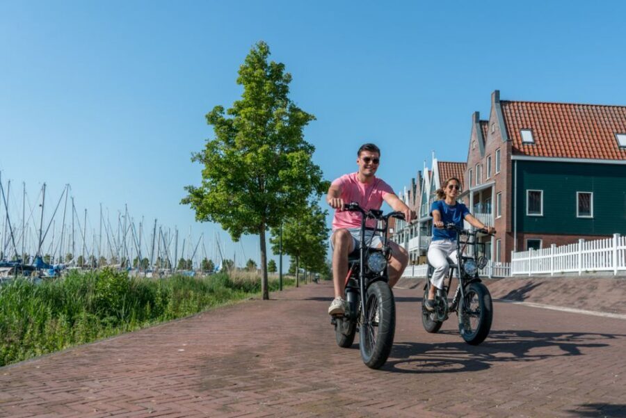 Volendam: E-Fatbike Rental - The self-guided plan: how you control speed and stops