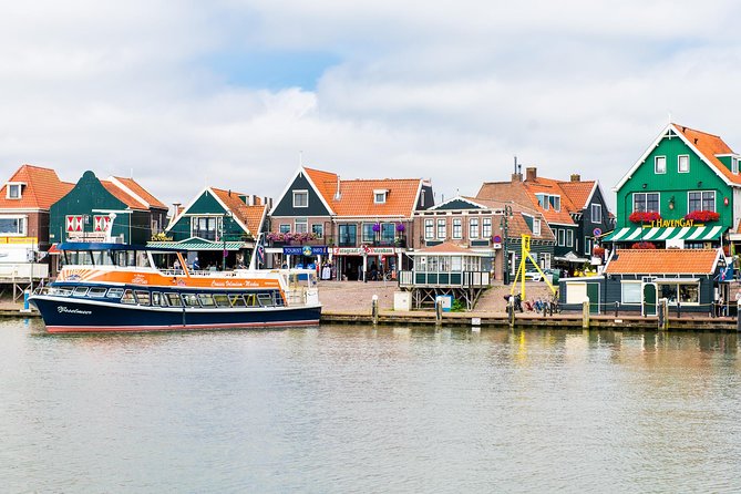 Volendam Marken Express Boat Cruise - How the voucher exchange and mobile ticket work at the harbor