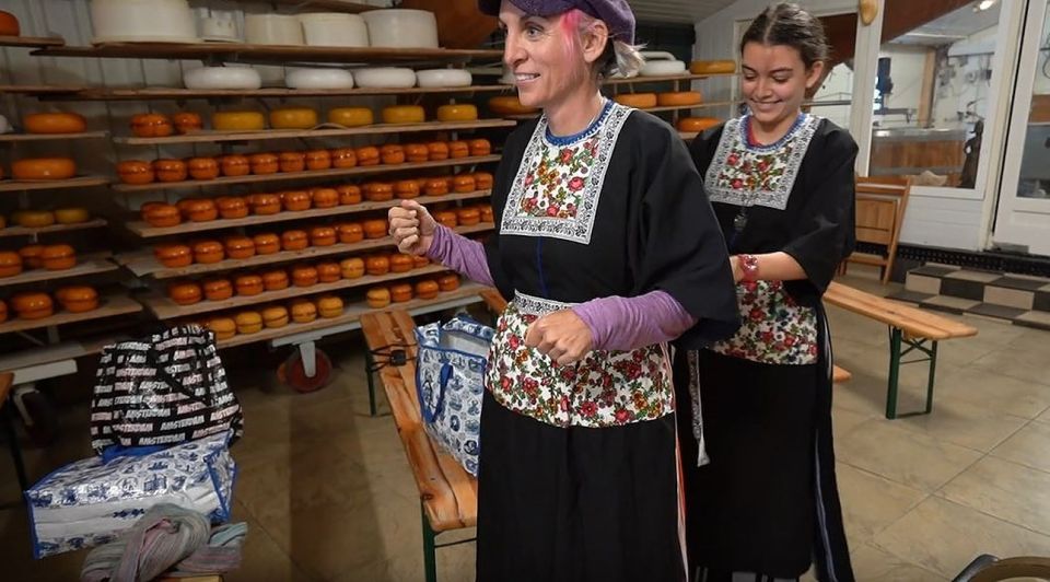 Volendam: Traditional Costume Photo with Cheese & Clog Tour - Volendam costume photos: the part you’ll want to frame